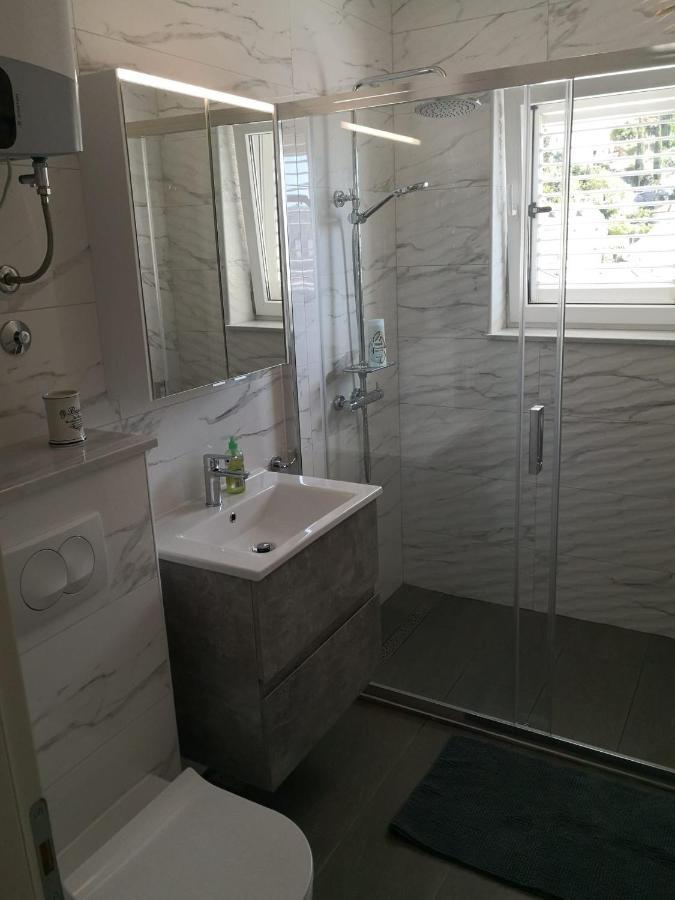 Two Bedroom Apartment With A Sea View & A Balcony Дубровник Екстериор снимка