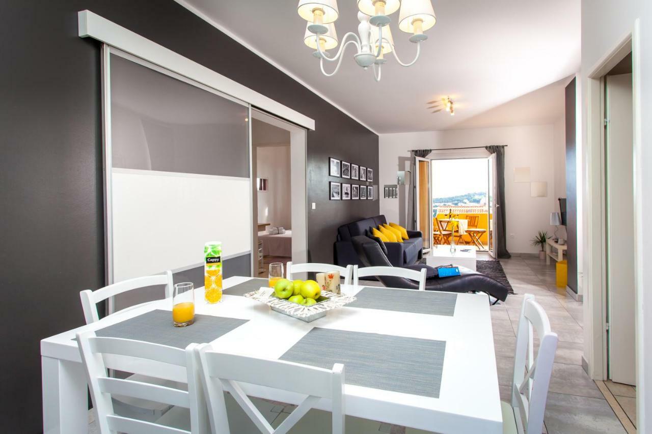 Two Bedroom Apartment With A Sea View & A Balcony Дубровник Екстериор снимка