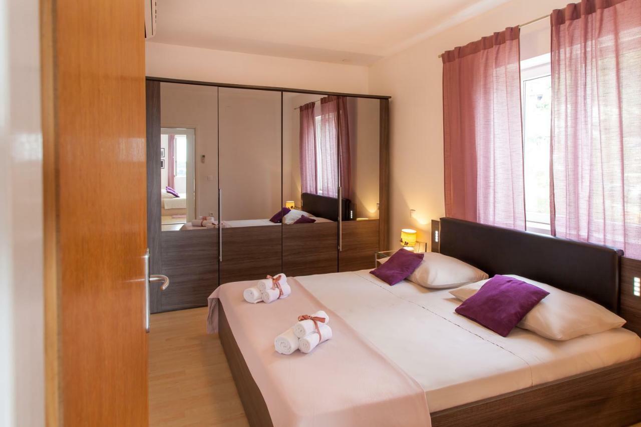 Two Bedroom Apartment With A Sea View & A Balcony Дубровник Екстериор снимка